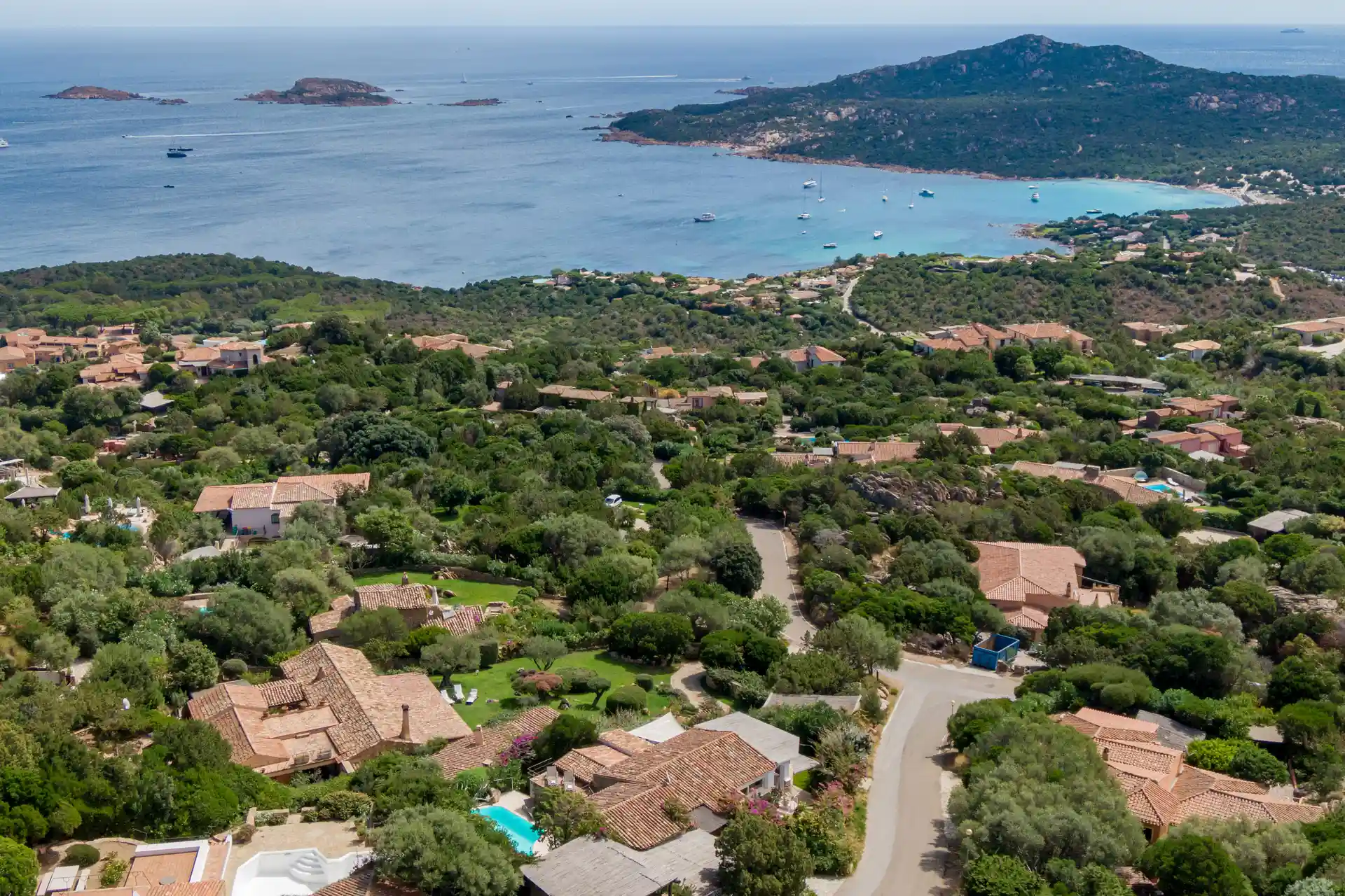 Mare aperto con isole arcipelago