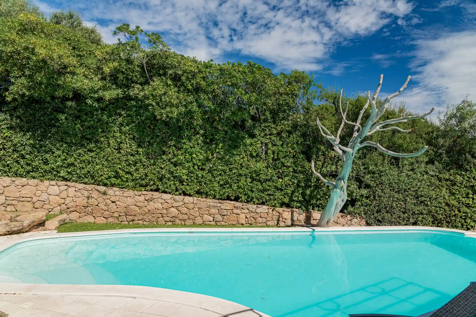 Accesso camera dal bordo piscina